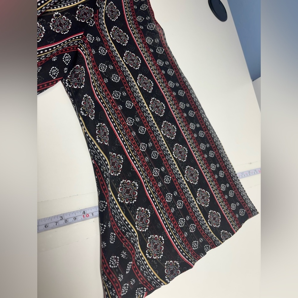 NWOT Guess Summer Light Coverup Cardigan with signature sleeves and fringe trim - Picture 8 of 8